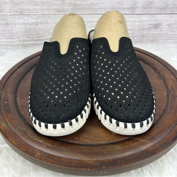 Ilse Jacobson Tulip Laser Cut Mule Black &White
Women's Sneakers Size EU 42 - Picture 4 of 11
